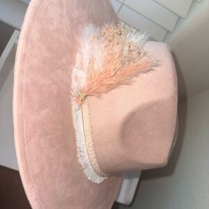 NEW never worn Light Pink Boho Wide Brim Fedora Floral Trim Pink & White Details